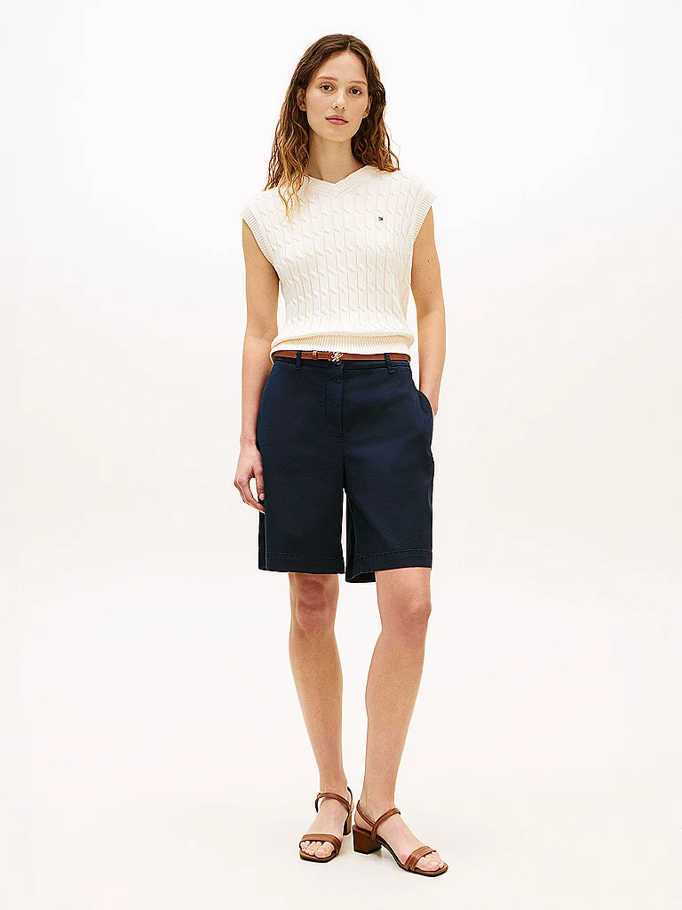 Chinoshorts TOMMY HILFIGER "CO GMD BLEND CHINO SHORT", Damen, Gr. 34, N-Gr, schwarz night navy, Web, Obermaterial: 65% Baumwolle, 33% Lyocell, 2% Elasthan, unifarben, gerade kurz, Hosen Chinoshorts, mit geknöpften Gesäßtaschen, Regular Fit 3